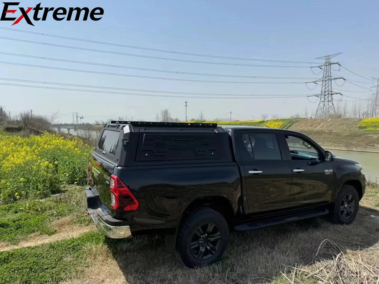 

EXTREME 4X4 Pickupk Truck Canopy Customizable for 2016 Toyota Hilux 4 Sides of Glass, Left and Right with Sliding Windows