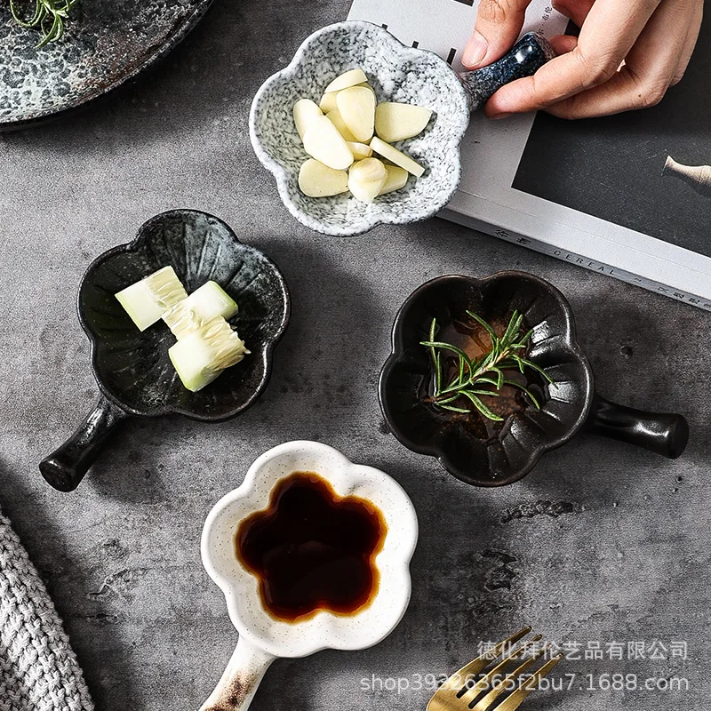 Japanese-style Retro Ceramic Plate Simple Plum Blossom Plate with Handle Small Mustard Dish for Hotel Sauces and Condiments