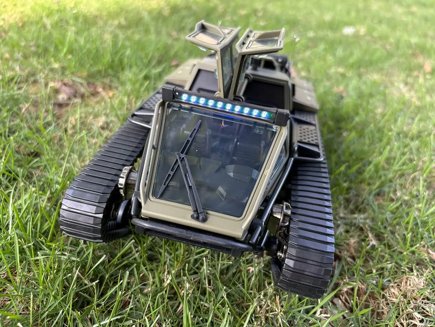 고속 원격 제어 트랙 차량 G2067 비례 스로틀 원격 제어 전지형 차량 유연한 제어 탱크 M