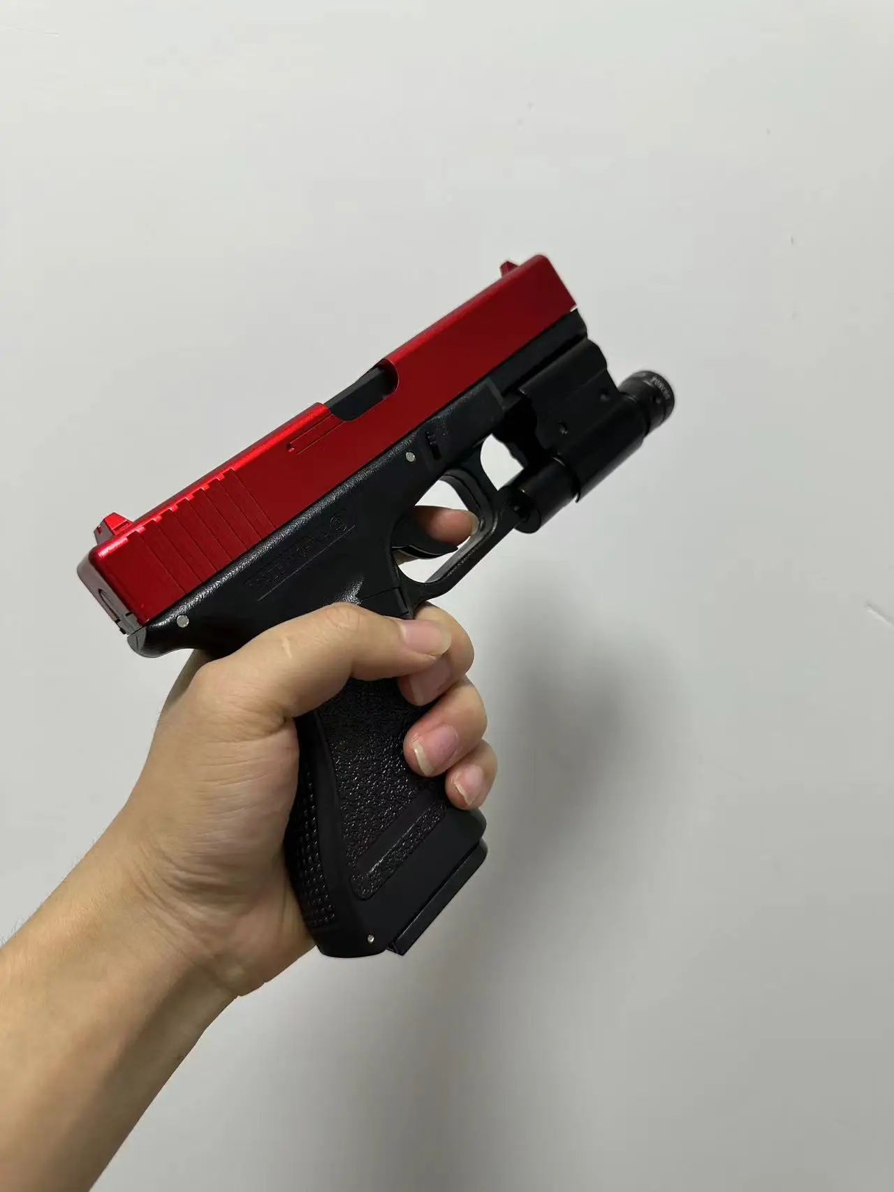 男の子用の取り外し可能な合金モデルのおもちゃの銃,おもちゃの銃,印象的な色,コレクション,誕生日プレゼント,ギフトとしての新しい目に見えるデバイス