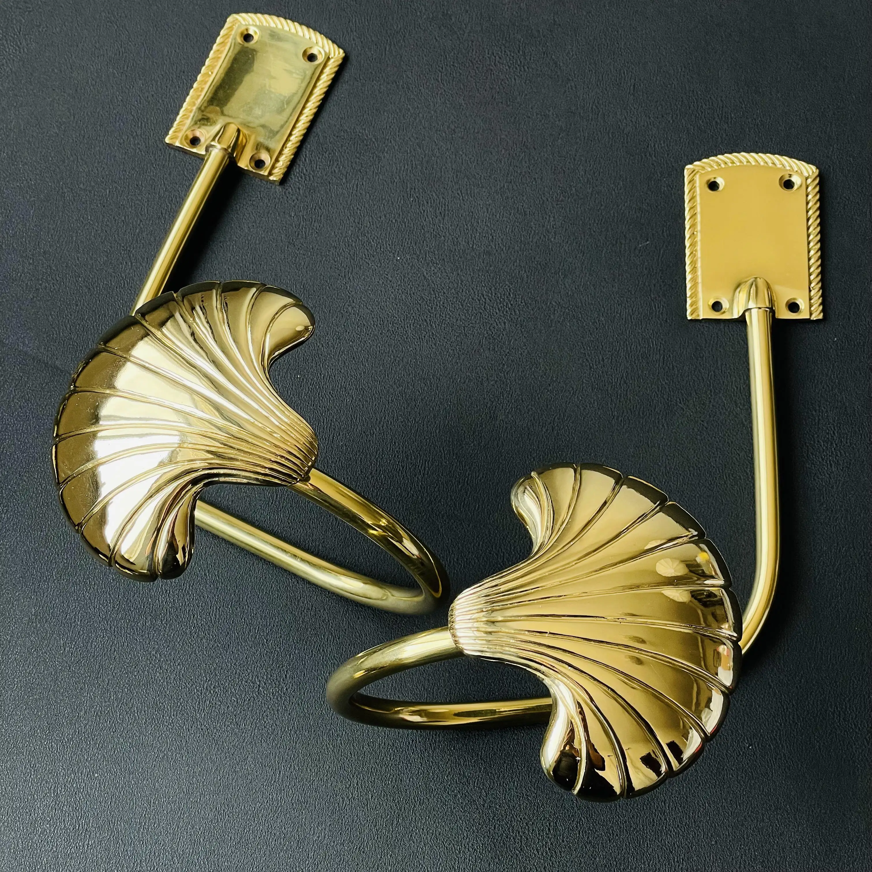 Curtain Fixed Curtain Wall Mounted Metal Curtain Hook - H14 (Handmade Brass)