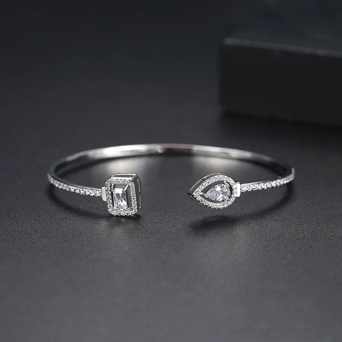 

Браслет-манжета с четырьмя крапанами для крепления муассанита, 5 мм, 0.5 карата, грушевидная огранка, цвет D, серебро 925 пробы, открытая цепочка на руку, для женщин, девушек, подарок