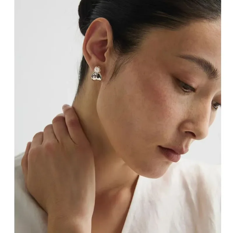 Temperament elegant white pearl earrings light luxury versatile high-end stud earrings cold wind niche design earrings women
