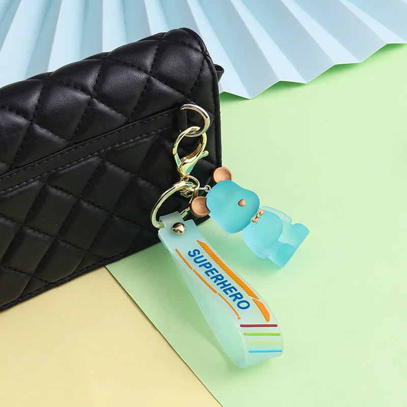 miniso キーホルダー ペンダント、フィギュア、ガール カップル バッグ、キーチェーン、ペンダント、蝶