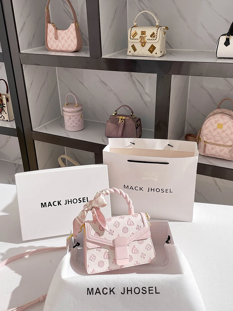 

Милая и элегантная квадратная сумка через плечо с нежным буквенным принтом и шарфами. Новинка 2023 года и популярные сумки через плечо.