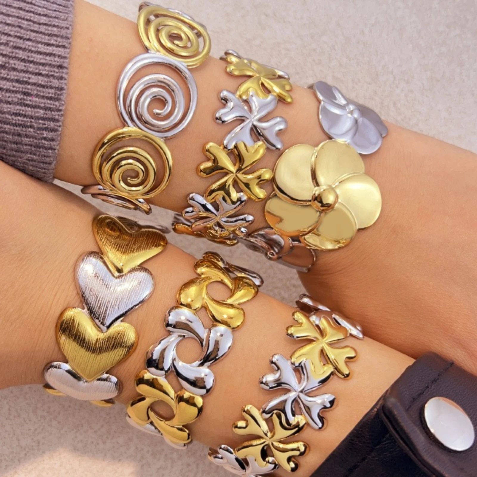 1pc New Stainless Steel Open Cuff Bangles Bracelets Two Tone Heart Flower Women Bracelet Exquisite Stylish Gift Jewelry Supply