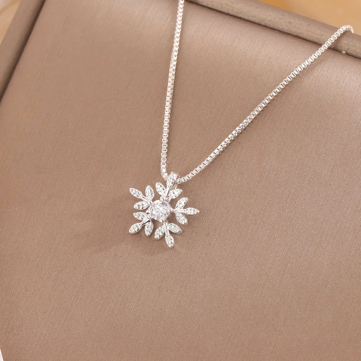 Wunderschöner 925er Sterlingsilber-Modeschmuck, Persönlichkeit, Schneeflocke, Kristall, Blumenmädchen-Geschenk, Anhänger, Halsketten XL070