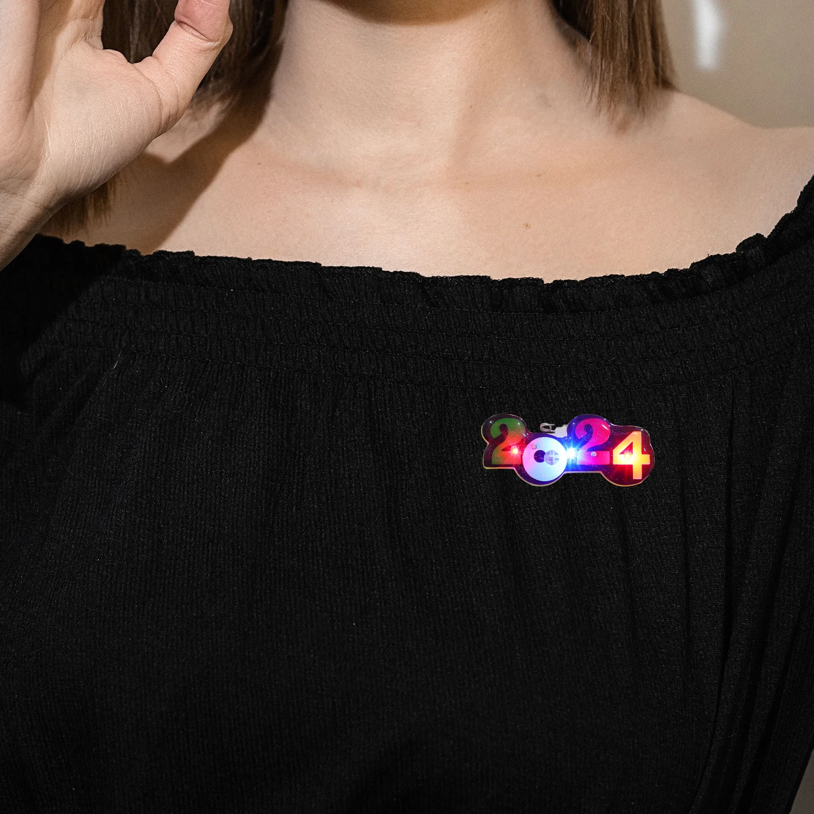 

25pcs 2024 New Year Brooch Pin Luminous Plastic Number Brooch For Women Clothes Decor Glow Jewelry Lapel Pin Party Festive