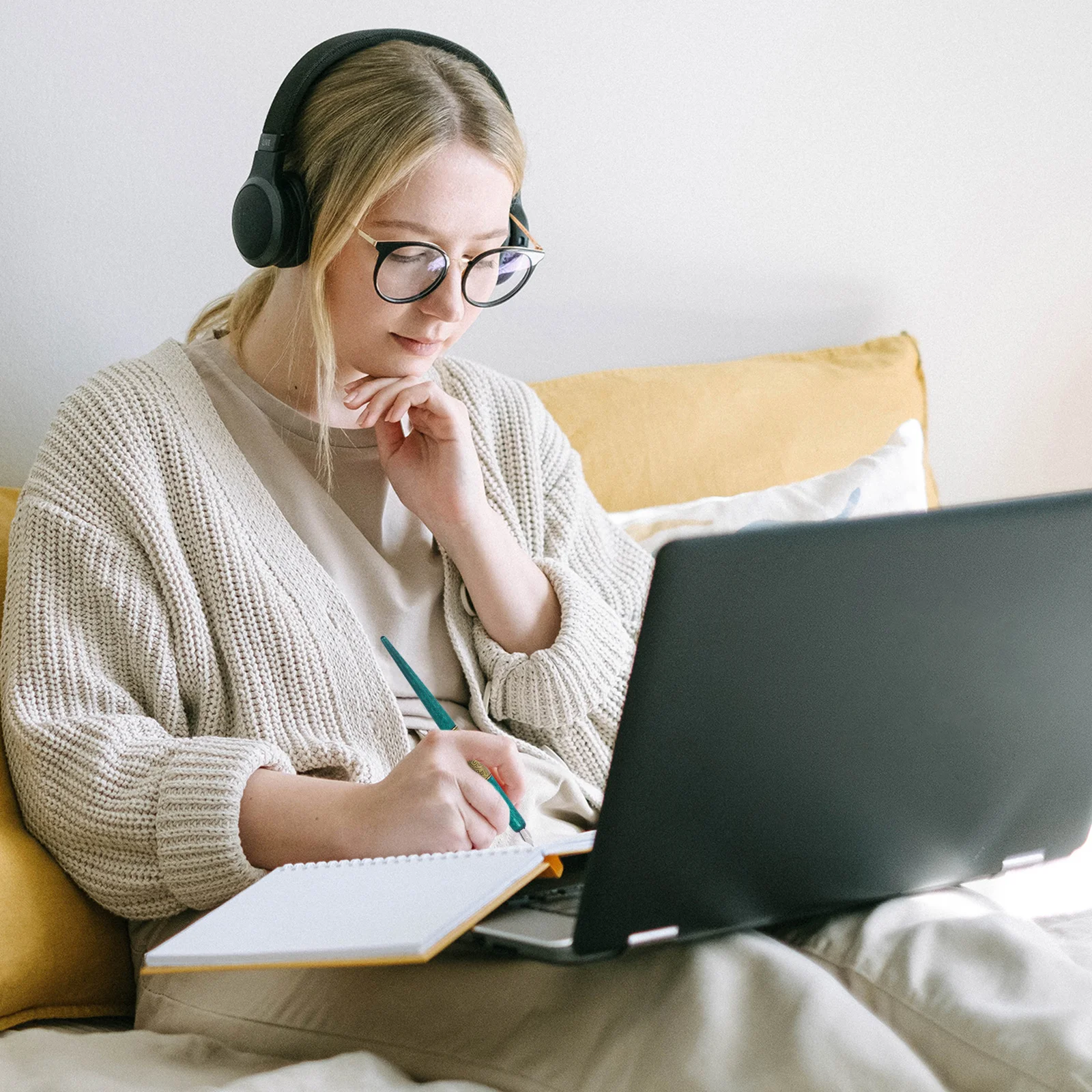 

1Set Dip Pen Set Retro Wood Handle Calligraphy Pens Smooth Ink Flow for English Calligraphy Starter Kit Art Writing Drawing