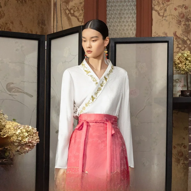 

Traditional Chinese Sle Long Sve Embroidered irt Women's V-Ne Button-Up Loose Fit Polyester Rayon Blend irt