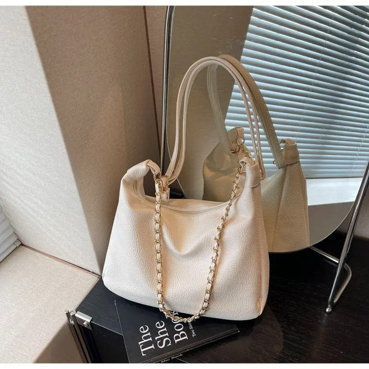 

2026 New Minimalist Textured Large Capacity Shoulder Bag, High-end Niche Versatile Portable Commuter Crossbody Bag
