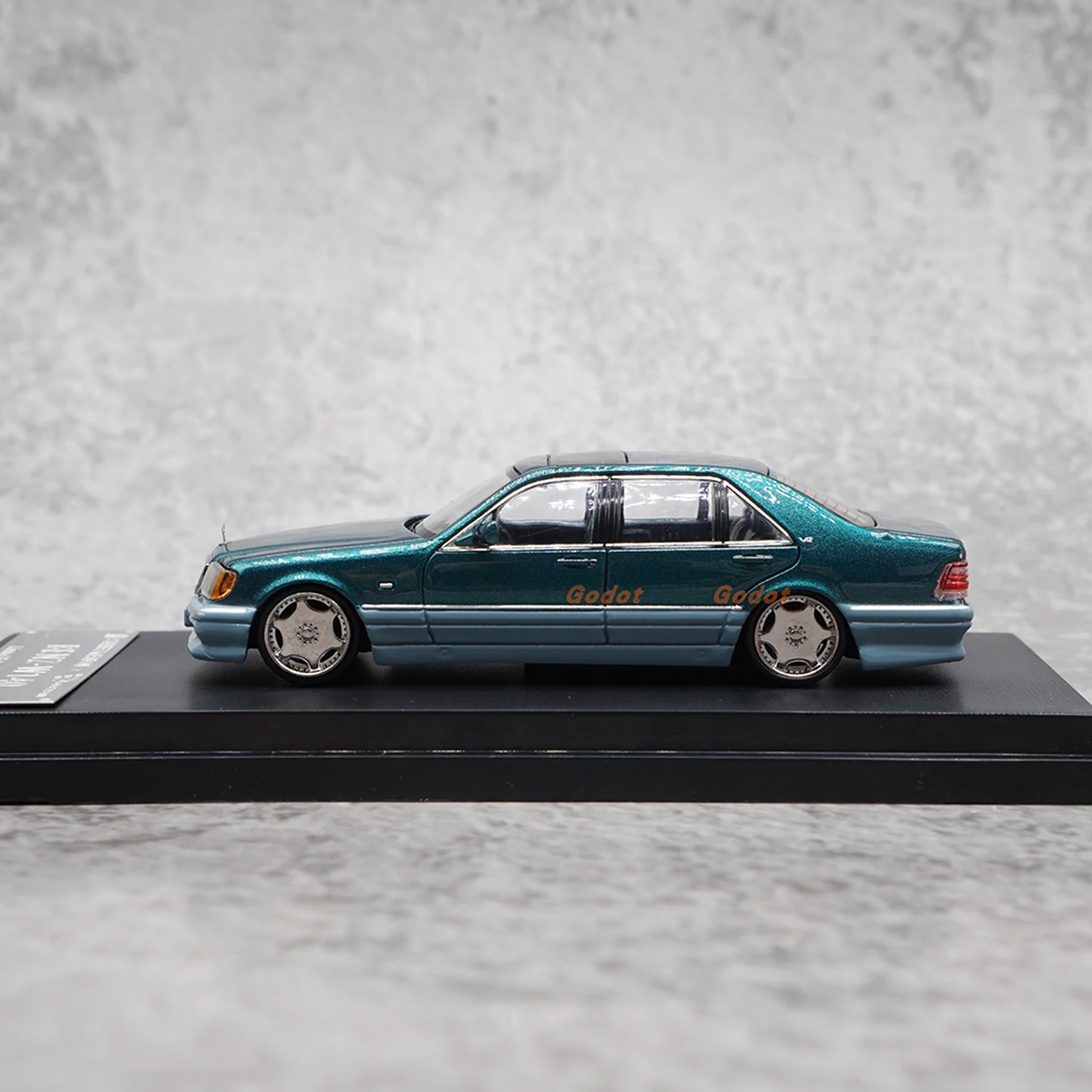 SW 1:64 Scale Diecast Alloy Mercedes Benz S560 W140 560SEL Toys Cars Model Classics Nostalgia Adult Gift Souvenir Static Display