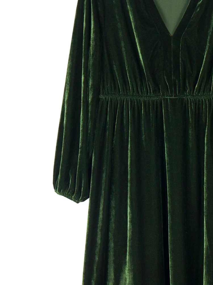 Plus Size Women\'s V-Neck Velvet A-Line Dress, Waisted V-Neck, Elegant, Premium, Long Sleeve, Monochromatic,