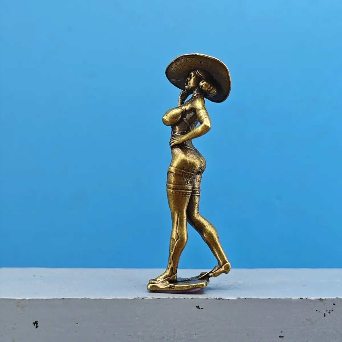 Vintage Brass Wide Hat Female Mini Figurine Mini Statue Desktop Decor Home Ornament Craft Gift for Metal Collectors