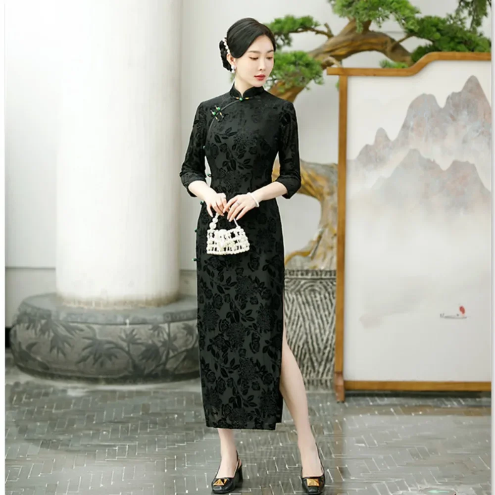 Spring and Summer New Style Cheongsam for Middle-aged and Elderly Women Retro Chinese Style Velvet Long Mid-sleeve 2024