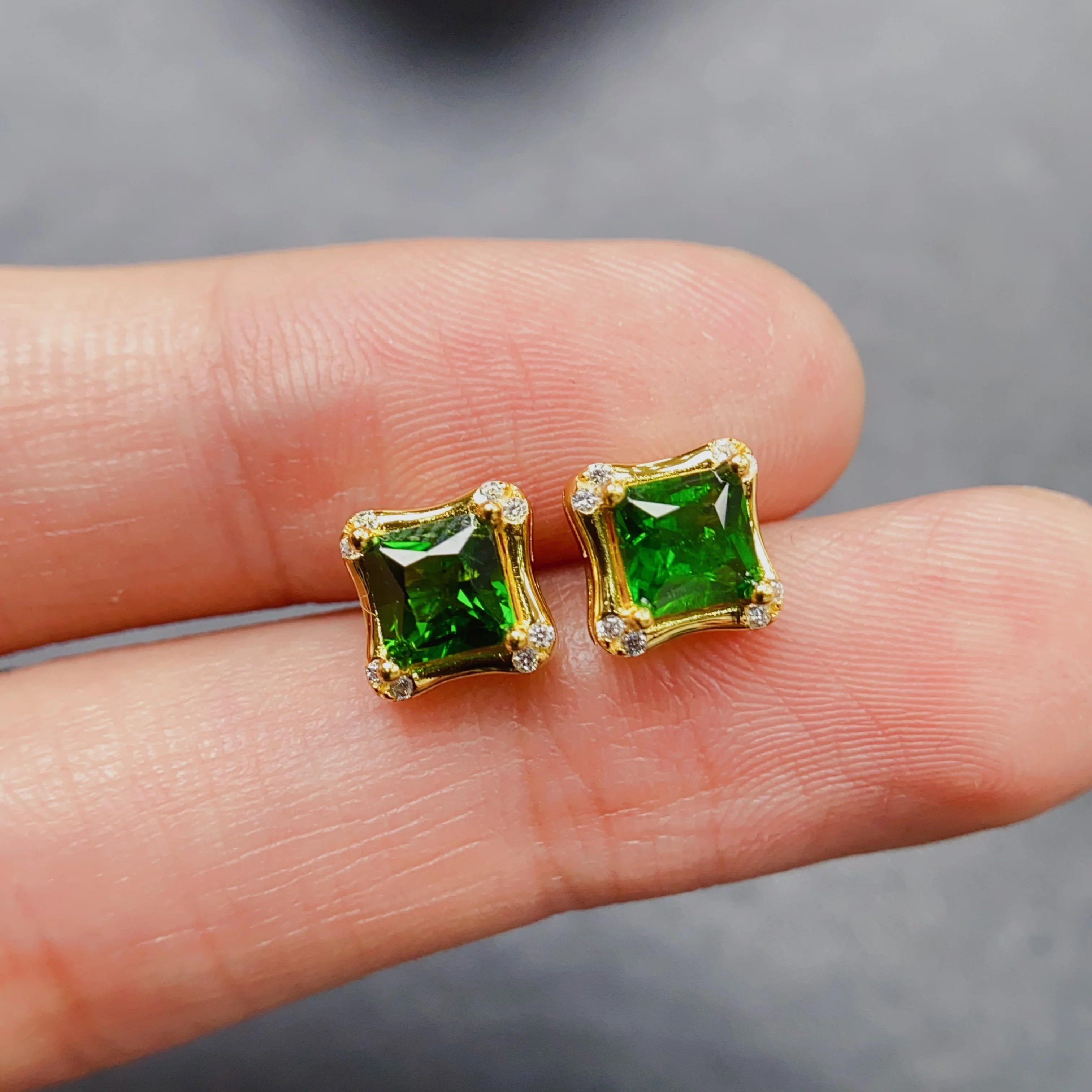 

5mm Natural Diopside Earrings S925 Sterling Silver Certificate Fine Fashion Simple Design Charm Jewelry for Women FS