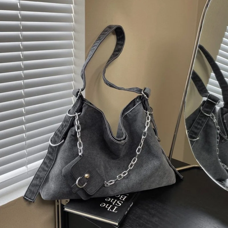 

Unique Designer Messenger Bag For Business Women Commuter With Crossbody Strap And Minimalist Solid Color