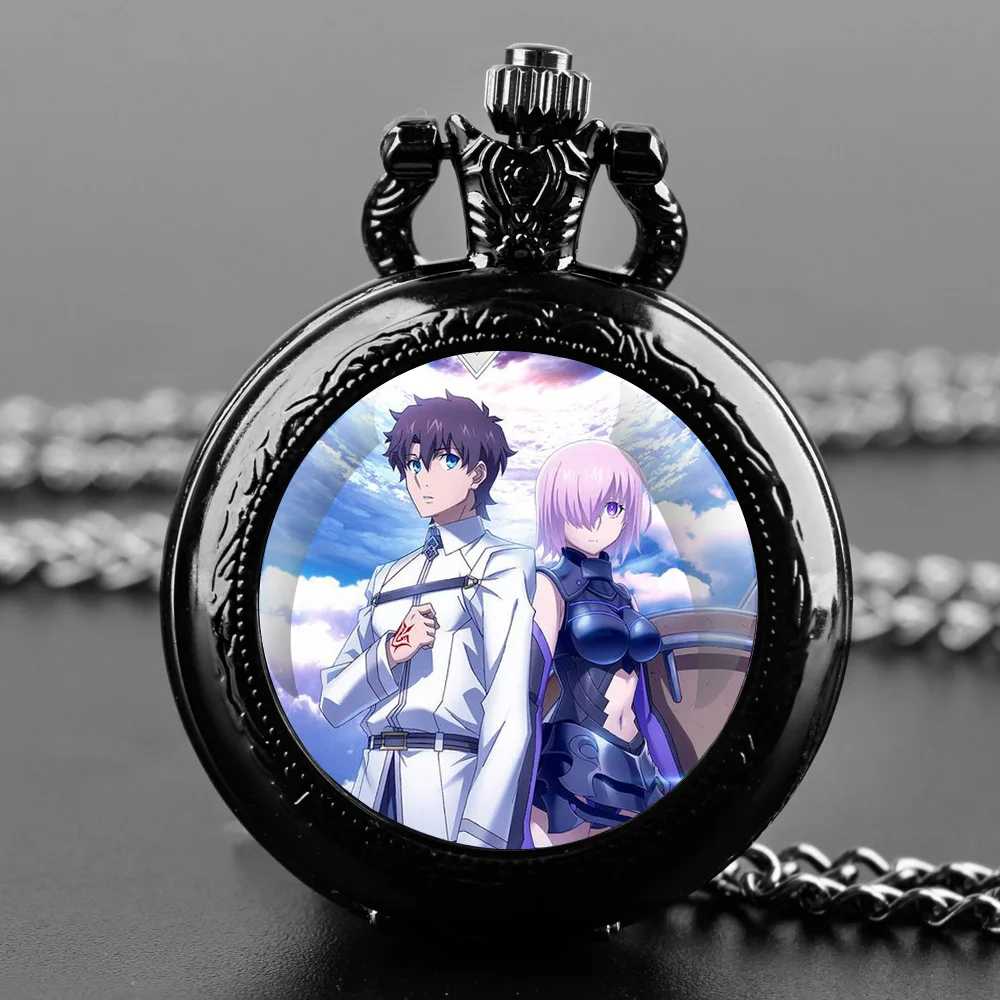 ساعة جيب كوارتز سوداء على شكل قبة زجاجية من Fate Grand Order مع قرص أرقام عربية وسلسلة متينة هدية ريترو للرجال والنساء