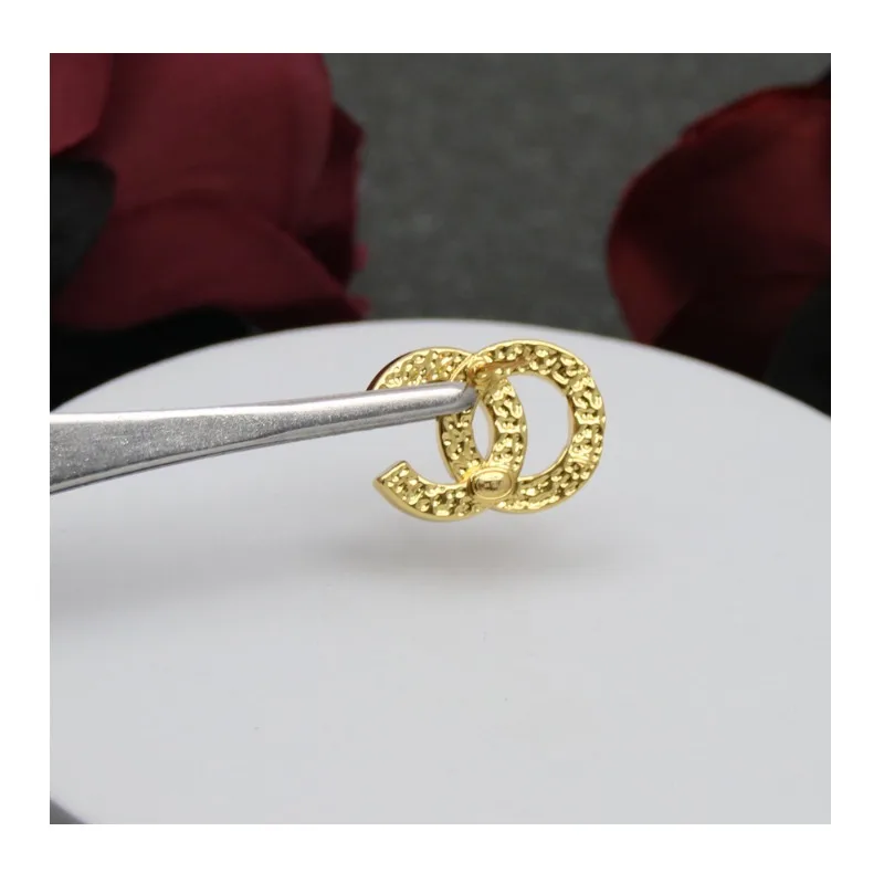 

Серьги-гвоздики Xiaoxiang с металлической текстурой, новые, высококачественные, легкие, роскошные, двойные, женские, хит продаж