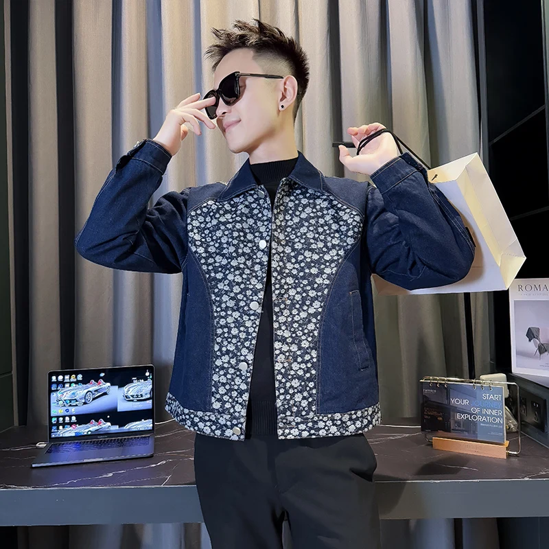 แจ็คเก็ตยีนส์สไตล์เกาหลีสำหรับผู้ชาย ปกเสื้อแบบปกเชิ้ต ลุคเรโทร แต่งผ้าปะติด แนวลำลอง ธุรกิจ และสังคม เสื้อโค้ทยีนส์ผู้ชาย เสื้อผ้าผู้ชาย