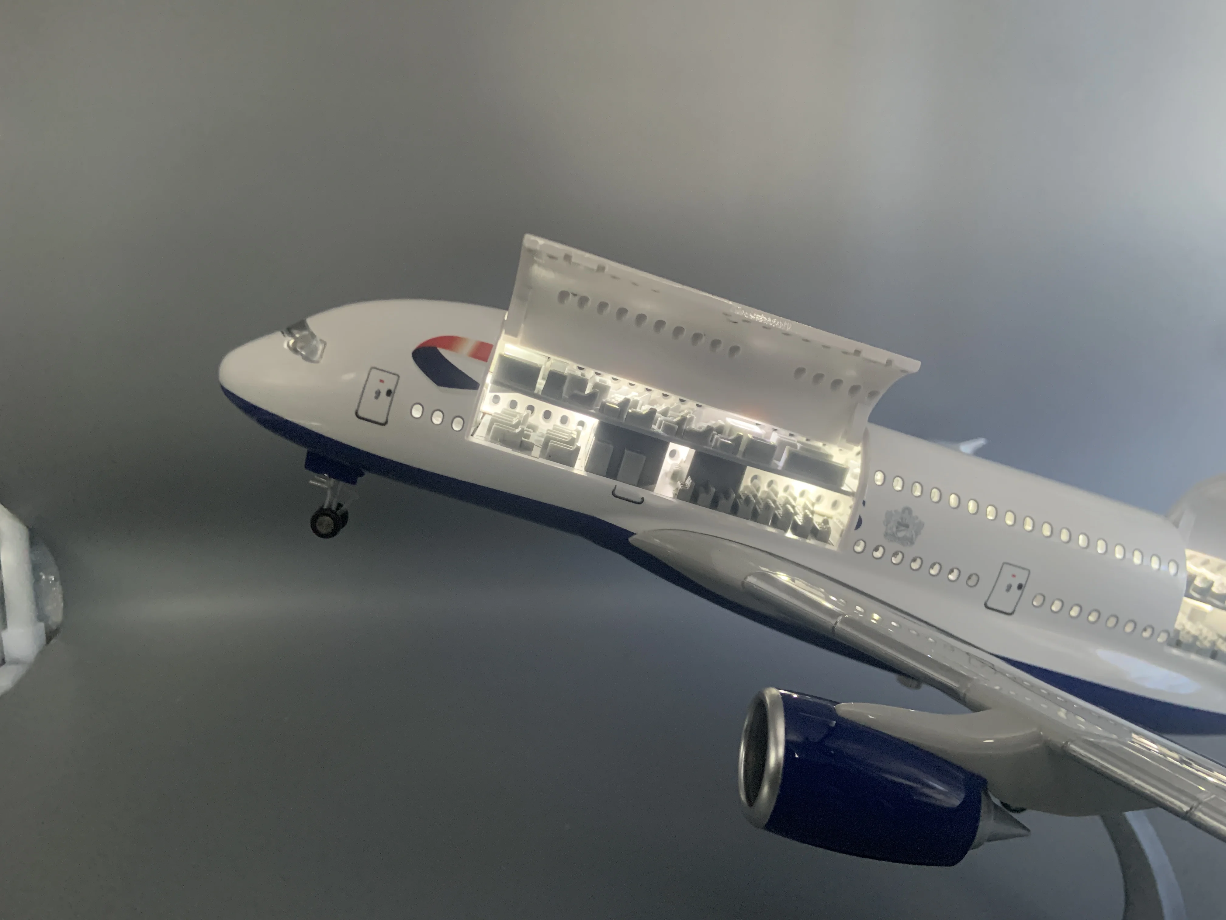 New Type 47CM scale aircraft Diecast Model A380 British Airways Resin Openable Cabin Door Airplane With Light Collection Display