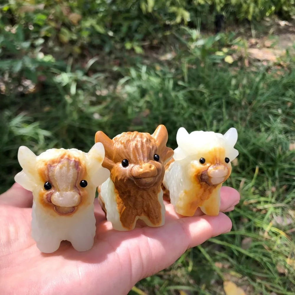 5.5cm Yellow Jade Highland Cow Figurine Hand Carved Gemstone Cow Statue, Reiki Healing Stone Animal Sculpture Desktop Decor Gift
