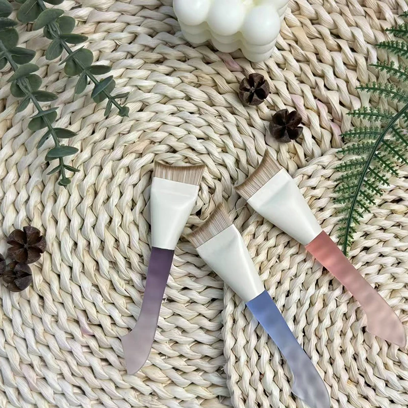 1 szt. Ultra cienki pędzel do podkładu w kształcie półksiężyca Lekki i cienki pędzel do konturowania twarzy Pędzle do makijażu kremowego podkładu