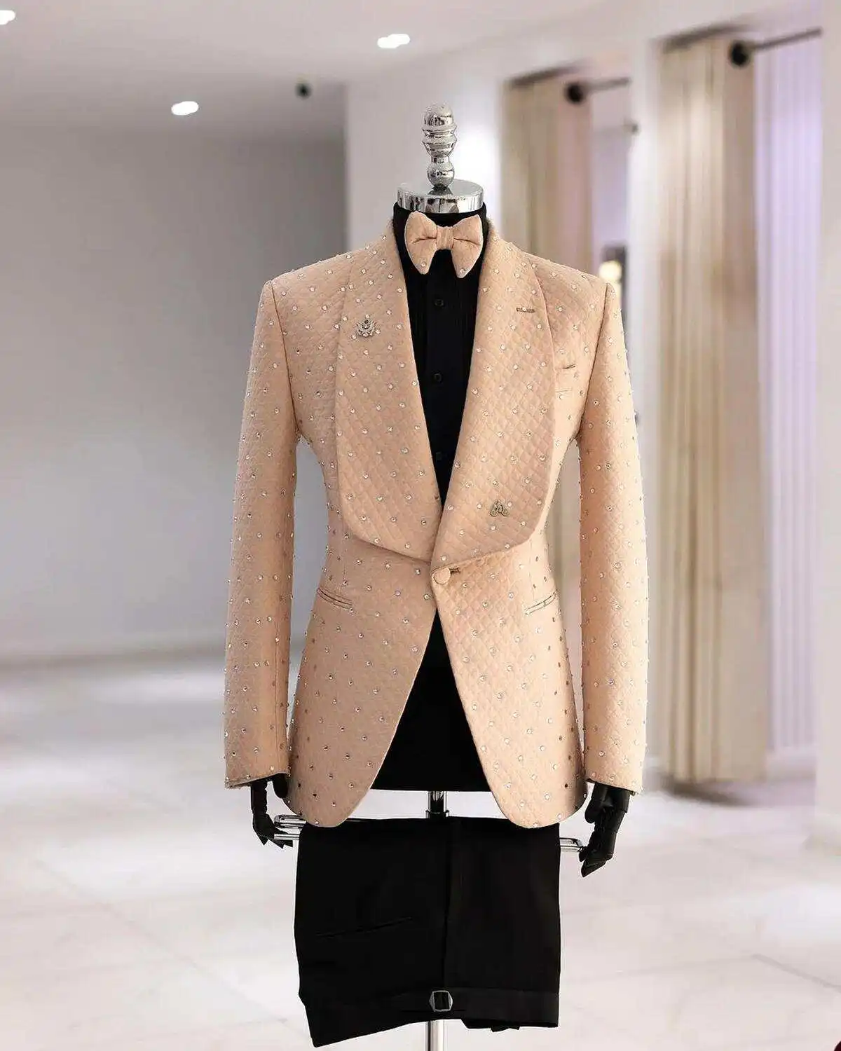 Fashionable Mens Wedding Tuxedos Champagne Shawl Lapel Beading Party Prom Jacket Groom Wear 2 Pieces Black Pants