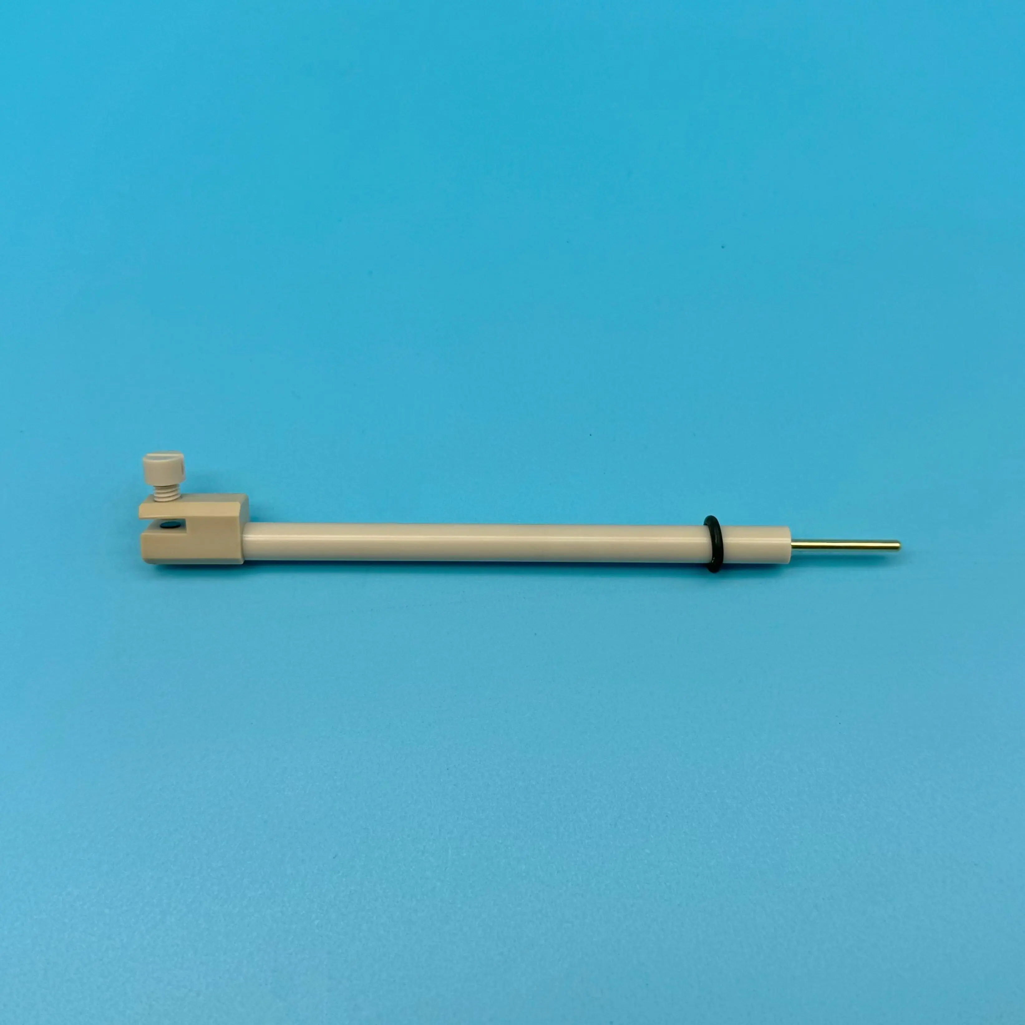 Glassy carbon working electrode clamp