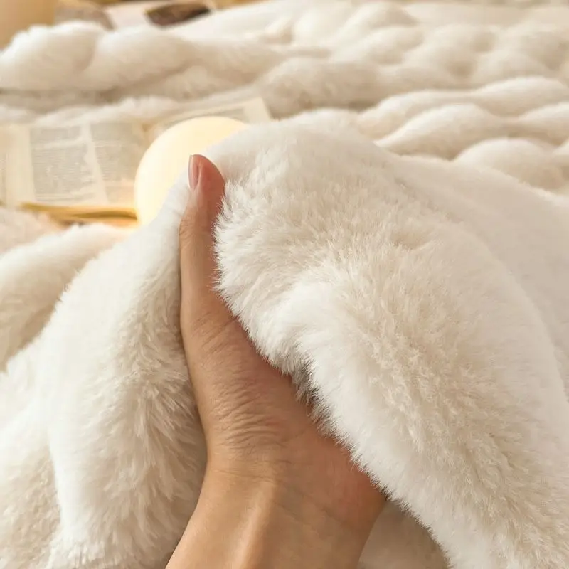 Luxury Faux Rabbit Fur Blankets for Beds Winter Fluffy Plush Throw Blanket Bedroom Sofa Cover Pillowcase Ultra Soft Bubble Throw