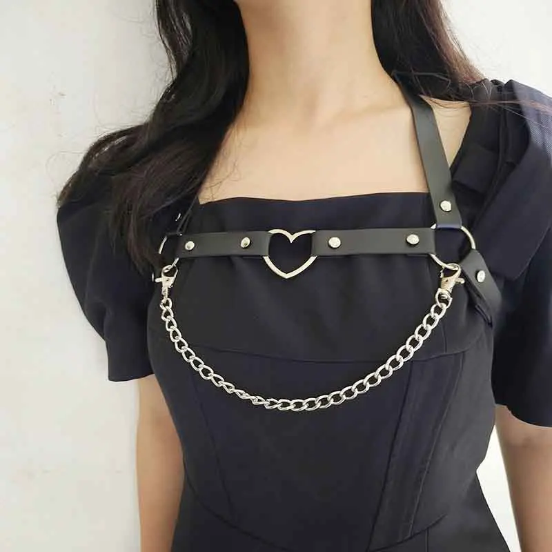 Black Leather Women Body Chain Heart Shaped Adjustable Fashion All-match Hip Hop Punk Chest Chain Accessories Cosplay Decoration