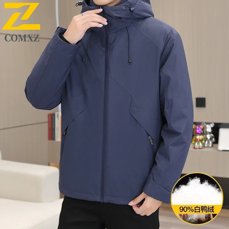 COMXZ الرجال الشتاء سترة 2025 جديد مقنعين ملابس العمل مقاوم للماء سميكة الدافئة مغامرة سترة منفوخة التزلج مقاومة البرد أسفل سترة