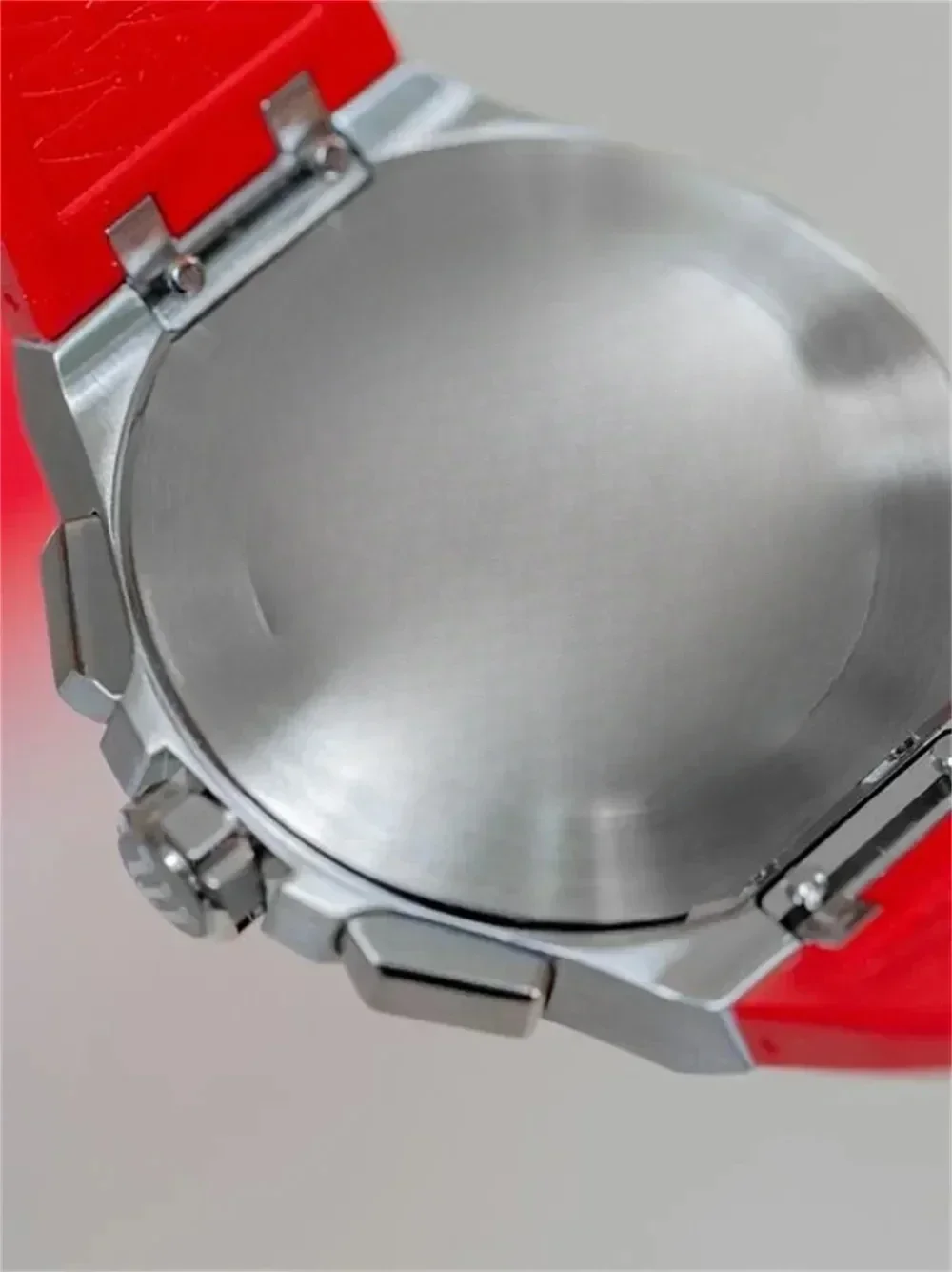 ساعة كوارتز رياضية للرجال 2025، كرونوغراف 6 عقارب، مقاومة للماء 100 متر، حزام مطاطي، مينا مضيئة، عرض التاريخ