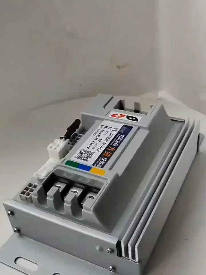 

Automotive electric air conditioning controller 24V parking compressor driver New energy 9-19V frequency converter