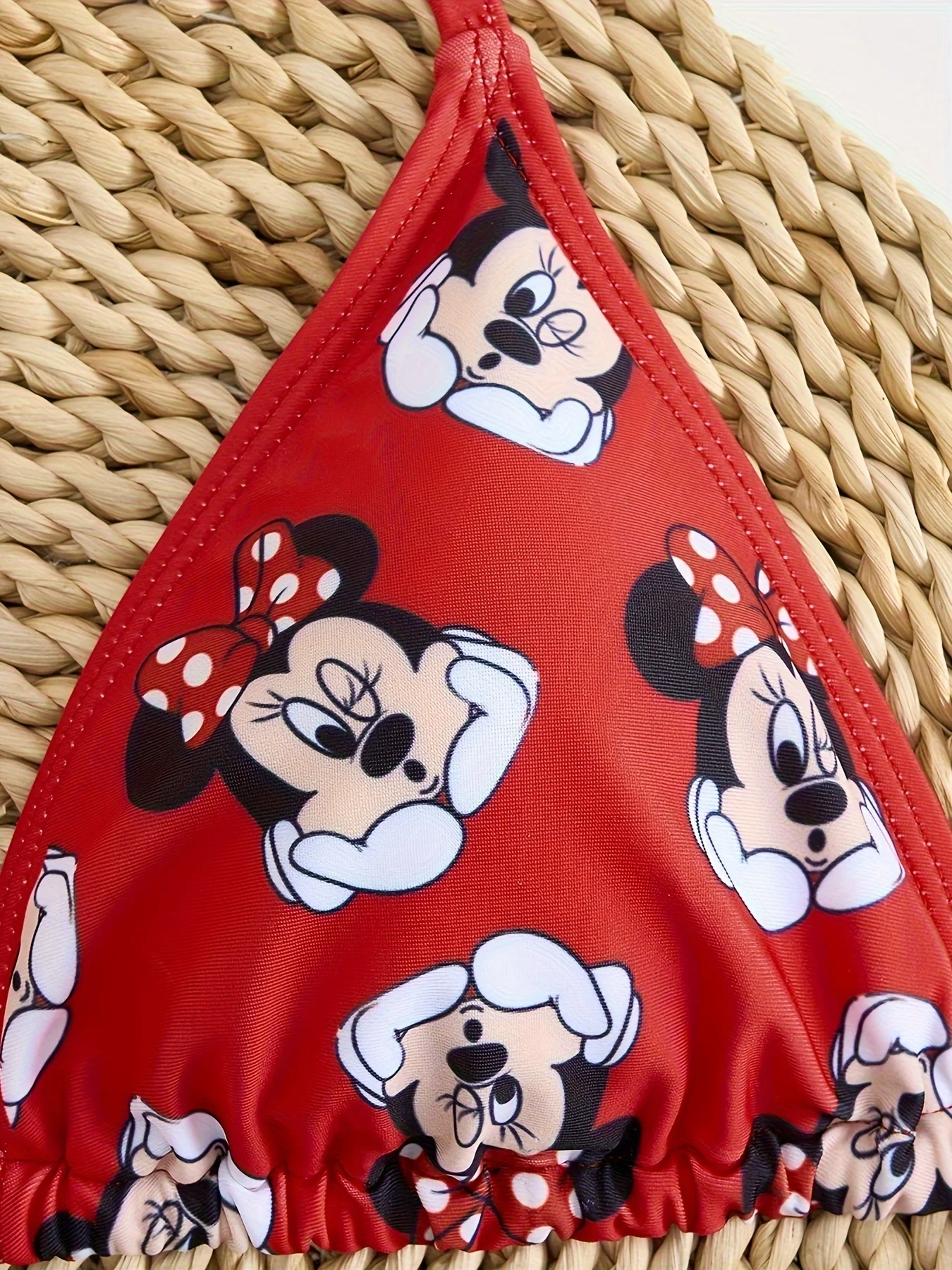 Disney bonito Minnie padrão dos desenhos animados biquíni peito pequeno reunido estilo de férias na praia