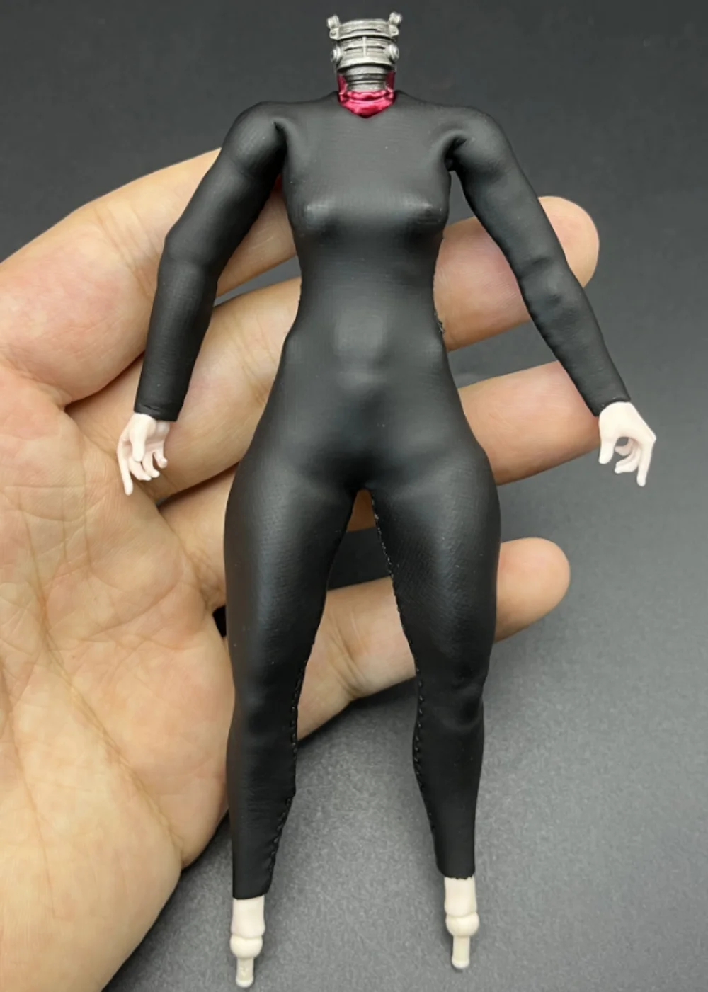 

Romankey 1/12 Scale Female Tattoo Body A&jumpsuit Model 6'' Gun&Girl Figure