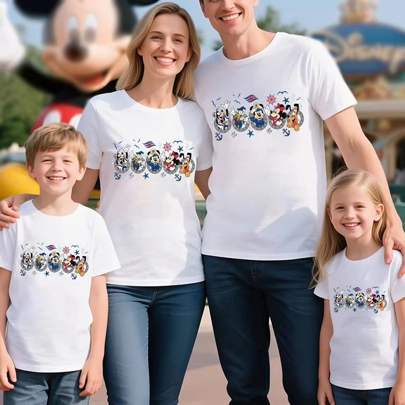 

Семейные парные футболки с мультяшными персонажами: футболки с графическим принтом для мужчин и женщин, футболки для отпуска, топы для девочек и мальчиков с Микки и друзьями, коллекция 2026