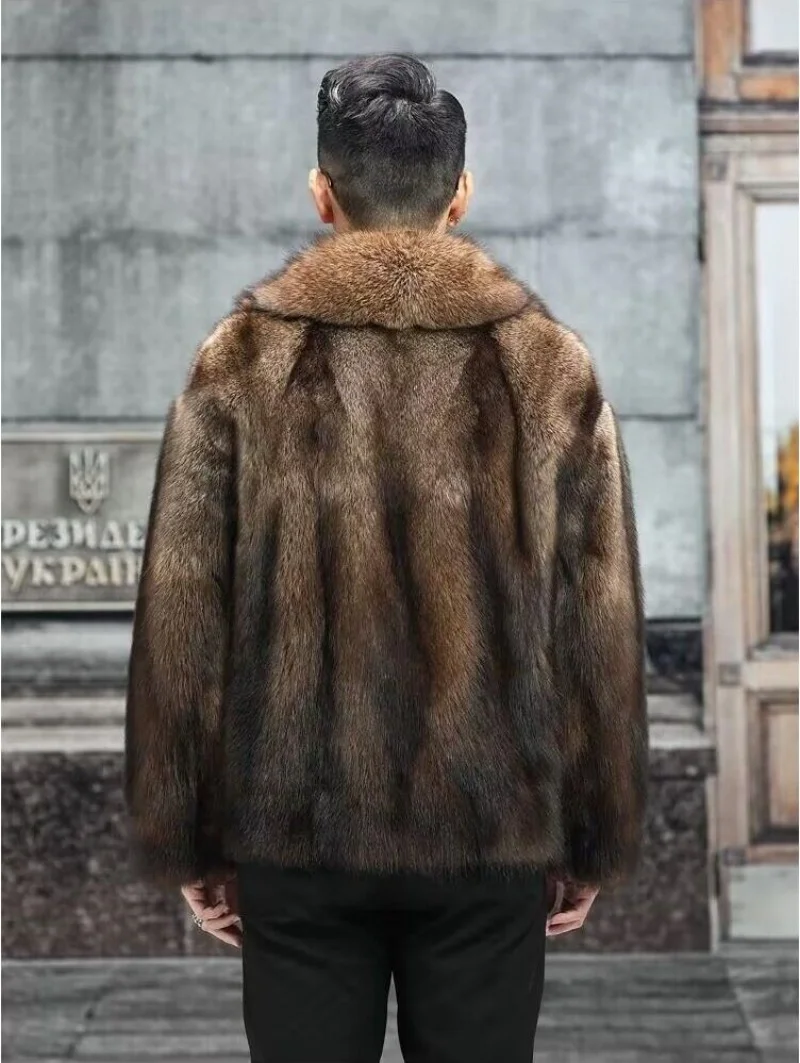 เสื้อโค้ทขนเฟอร์เทียมสำหรับผู้ชายสุดหรู รุ่นใหม่สำหรับฤดูหนาว หนาขึ้นด้วยขนฟ็อกซ์ แจ็คเก็ตแฟชั่นสั้น สวมใส่สบาย ปกเสื้อแบบพับได้