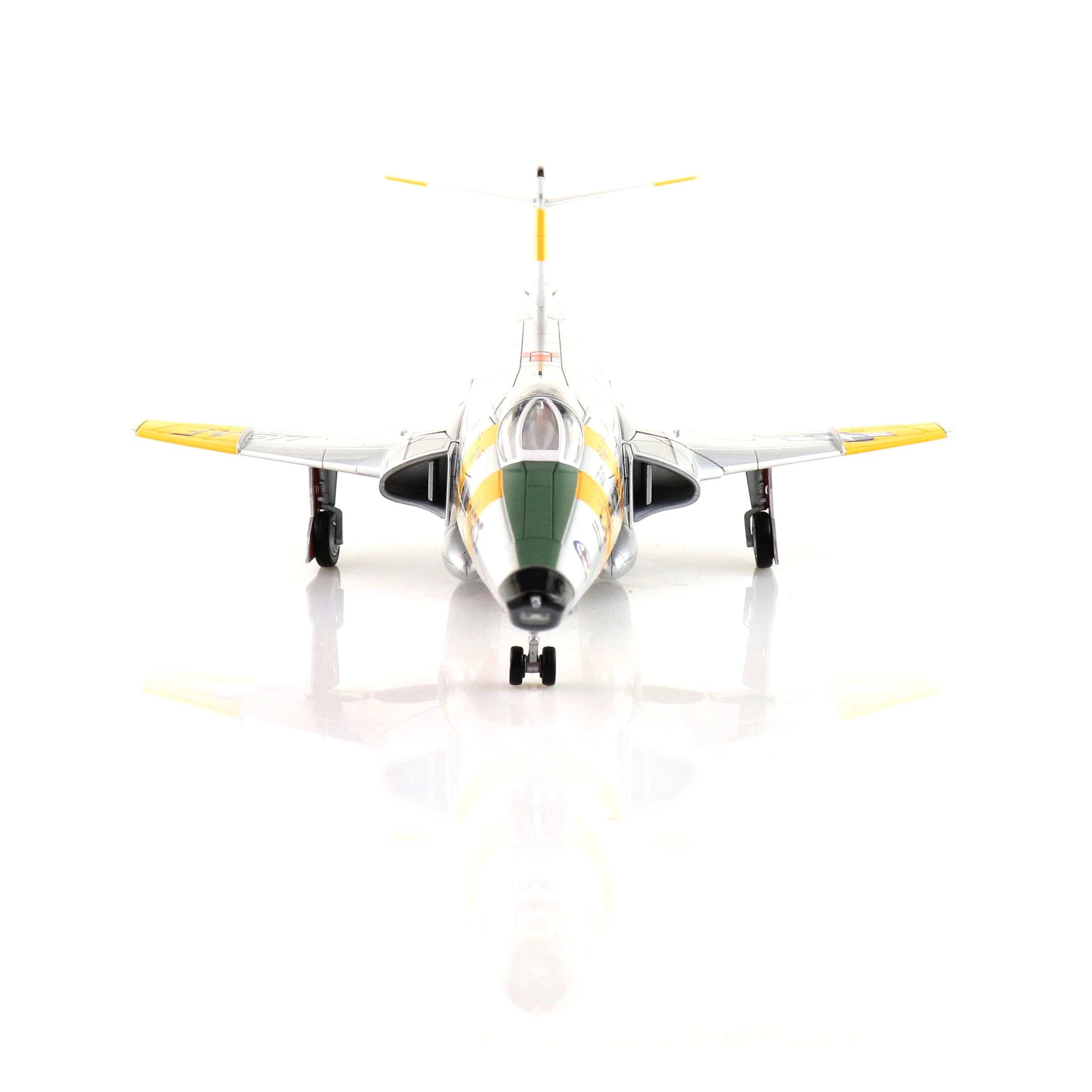 1/72 HA9304 US Air Force RF-101C Reconnaissance Fighter Operation Sun Run 363rd TRW, 27th Nov 1957 Alloy Collection Model