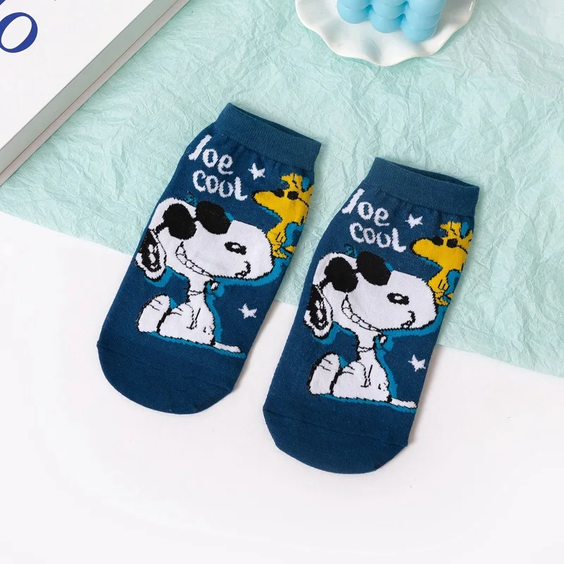 5 pares de calcetines de Snoopy de dibujos animados para adultos, nuevos calcetines de algodón peinado de Anime para otoño e invierno, calcetines cortos cálidos para hombres y mujeres, regalos de tamaño medio