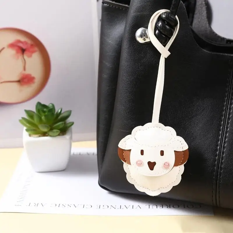 Niedlicher Anhänger in Form eines Schafes aus Kunstleder, mit Cartoon-Motiv, in verschiedenen Farben erhältlich, strapazierfähiges Schlüsselband zur Dekoration von Handtaschen, ein kleines Geschenk für Freunde. – Detail 12
