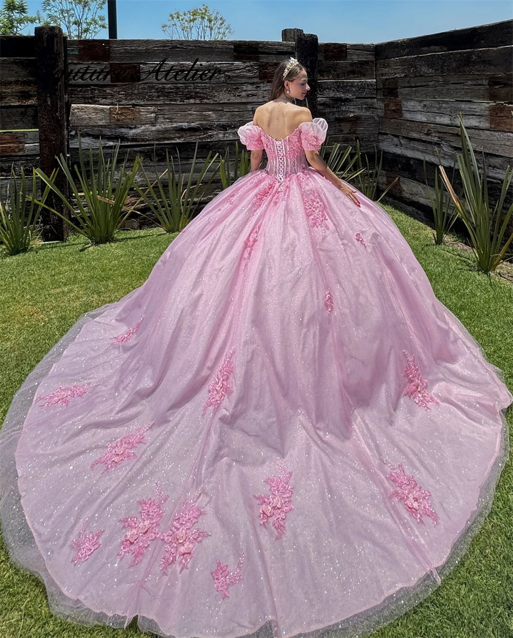 Vestidos de quinceañera con Apliques de encaje rosa encantador, vestido de baile de cuentas con hombros descubiertos, vestido de fiesta de cumpleaños, vestido de graduación con cordones