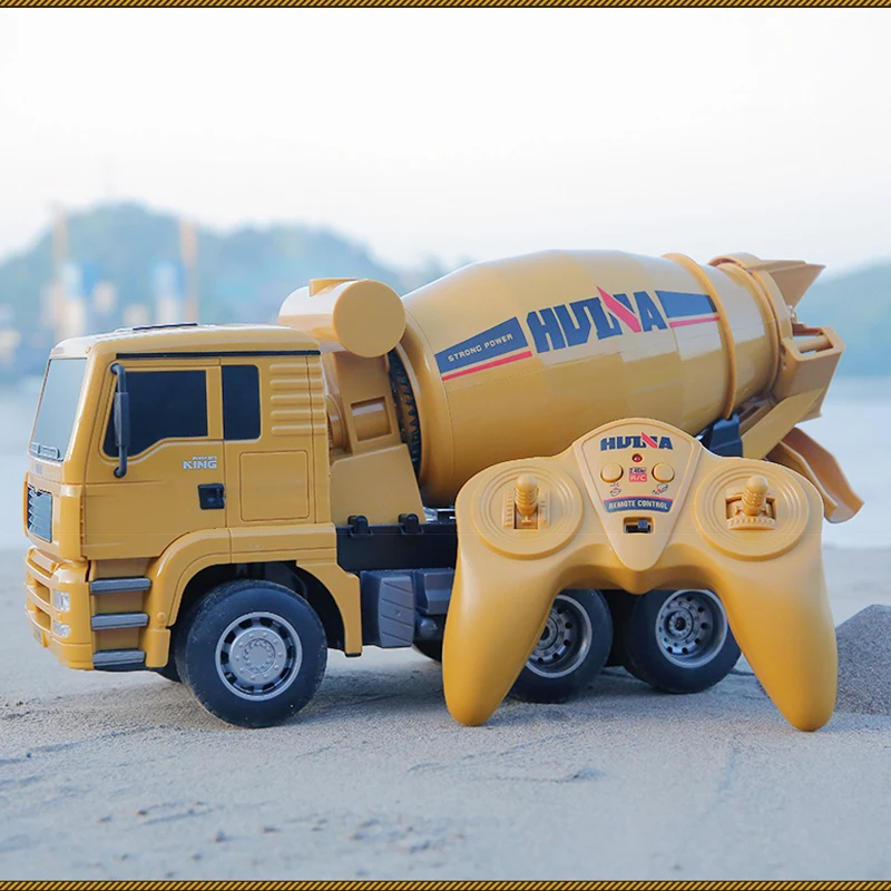 HUINA 1/18 333 2.4G 6CH RC Carro de concreto Mixer Truck Modelo Trator Presente Rádio Brinquedos de presente em estoque