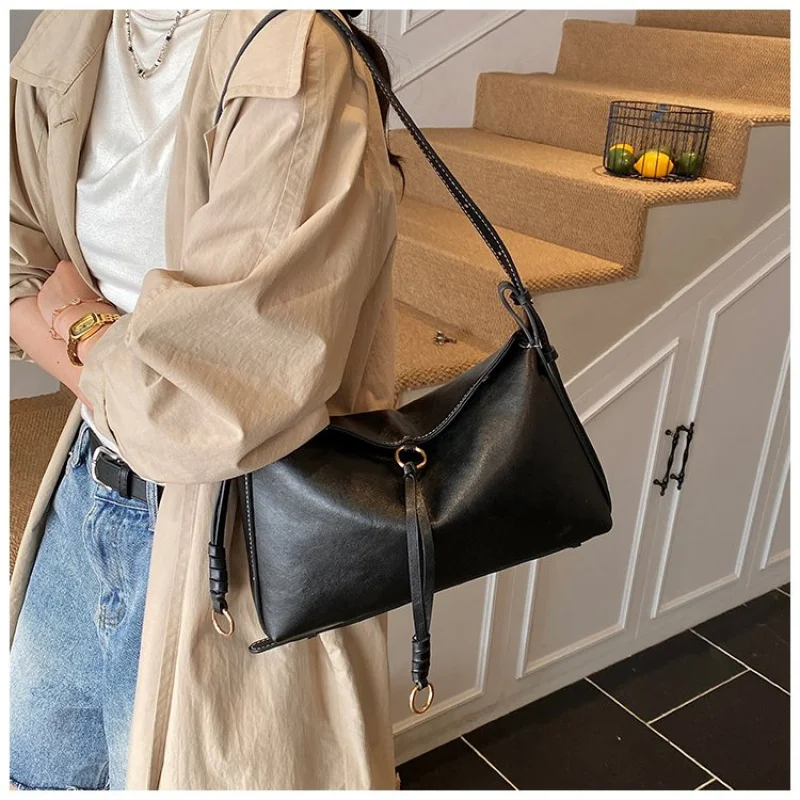 

Fashionable Ladies Hand Bags Made Of Premium Leather Featuring Casual Paris Refined Style​