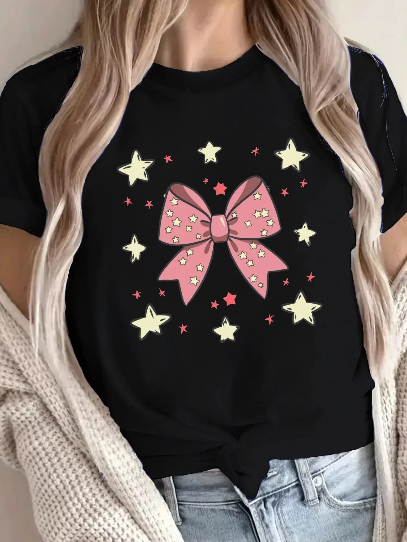

Star Print T-Shirt with Fun Pink Bow - Women's Harajuku Style Versatile Short-Sleeve Casual Streetwear Top - Aesthetic Apparel