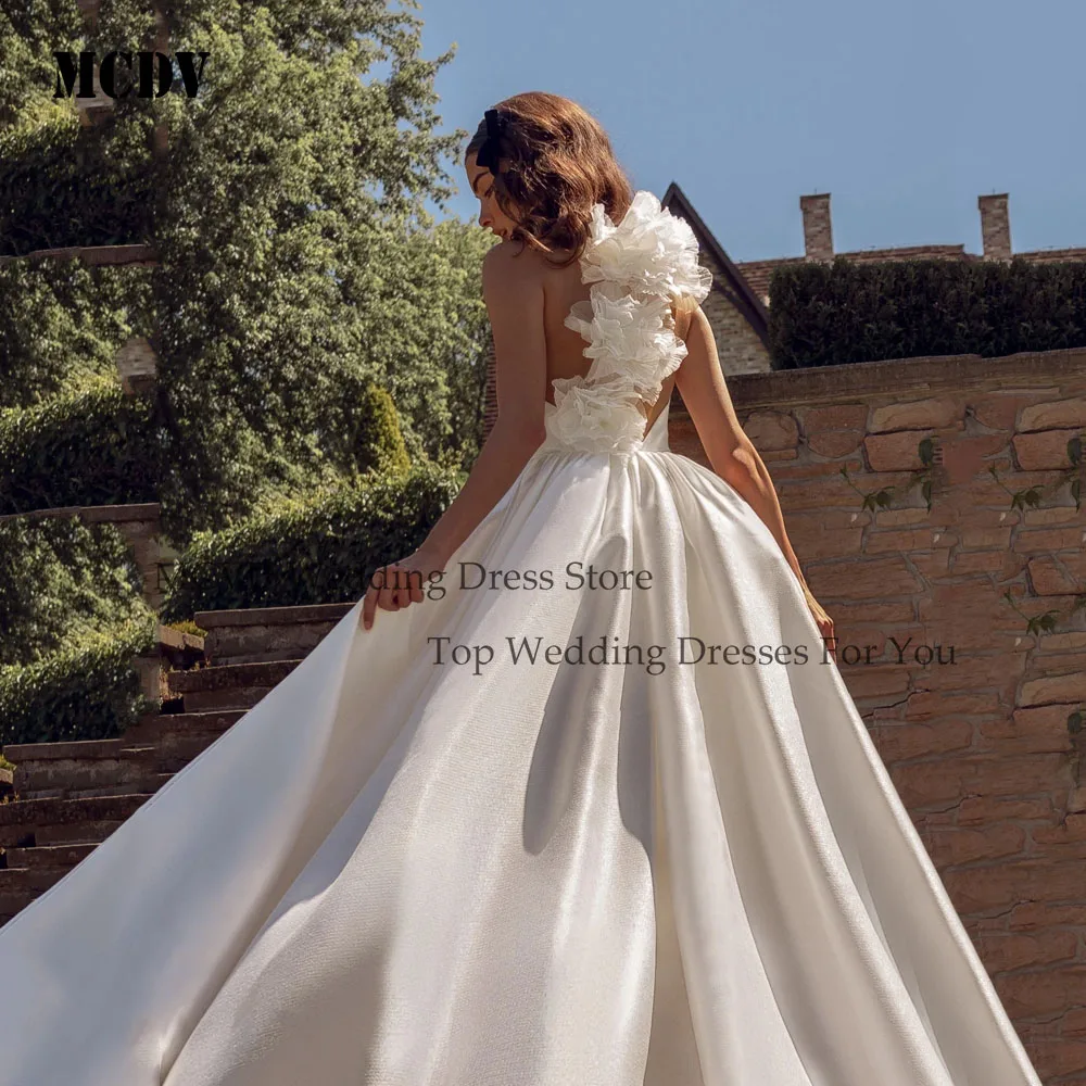 MCDV Raso bianco 2 pezzi Abito da sposa a sirena O-Collo Fiori 2025 Abiti senza maniche Abiti da sposa eleganti Backless Personalizzato