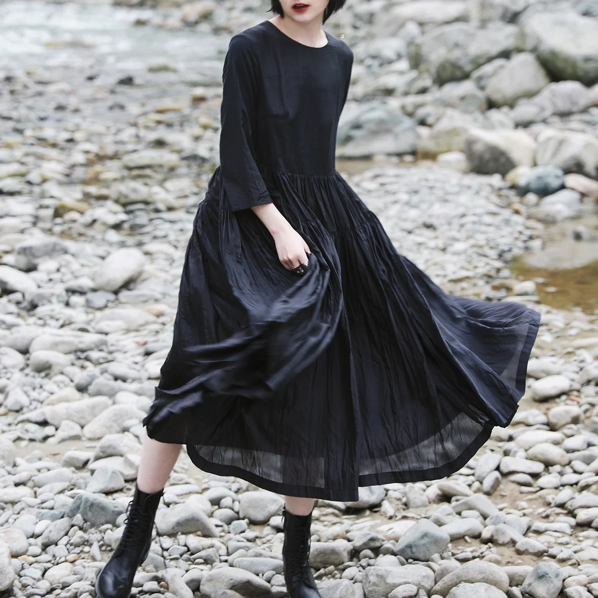 

Черная плиссированная юбка макси для женщин, винтажная, с высокой талией, А-силуэт, миди, с рукавами три четверти и сборчатыми деталями