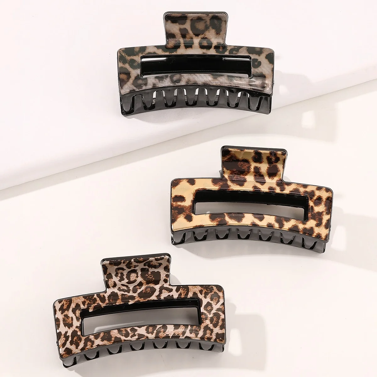 3 Pcs Medium Mixed Colors Hair Claw Clips,Leopard Printings Fashion Hair Clips for Women Girls Thin Thick Curly Hair.