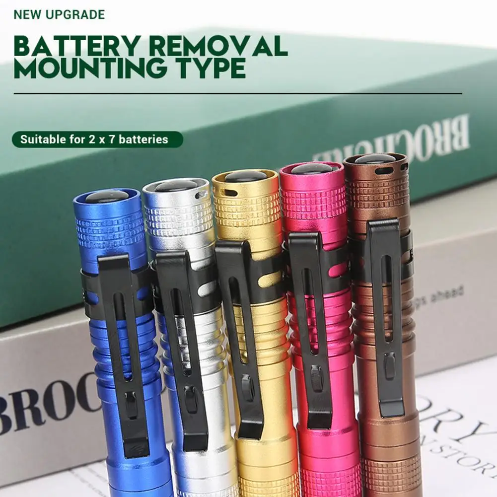 مصباح يدوي صغير محمول مع مشبك قلم يده شعلة جيب فائقة استخدام بطاريات AA للتخييم في الهواء الطلق مصباح الطوارئ