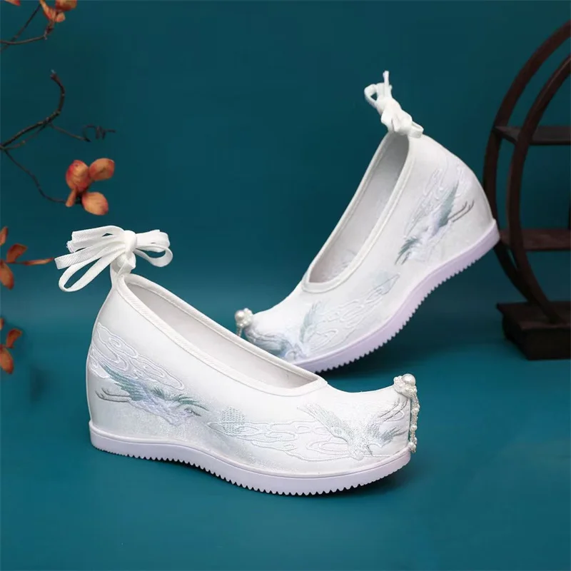 Embroiery Shoes for Women Fashion Casual Vintage Embroidery Ethnic Style Streetwear Chinese Style Harajuku Hanfu Comfortable